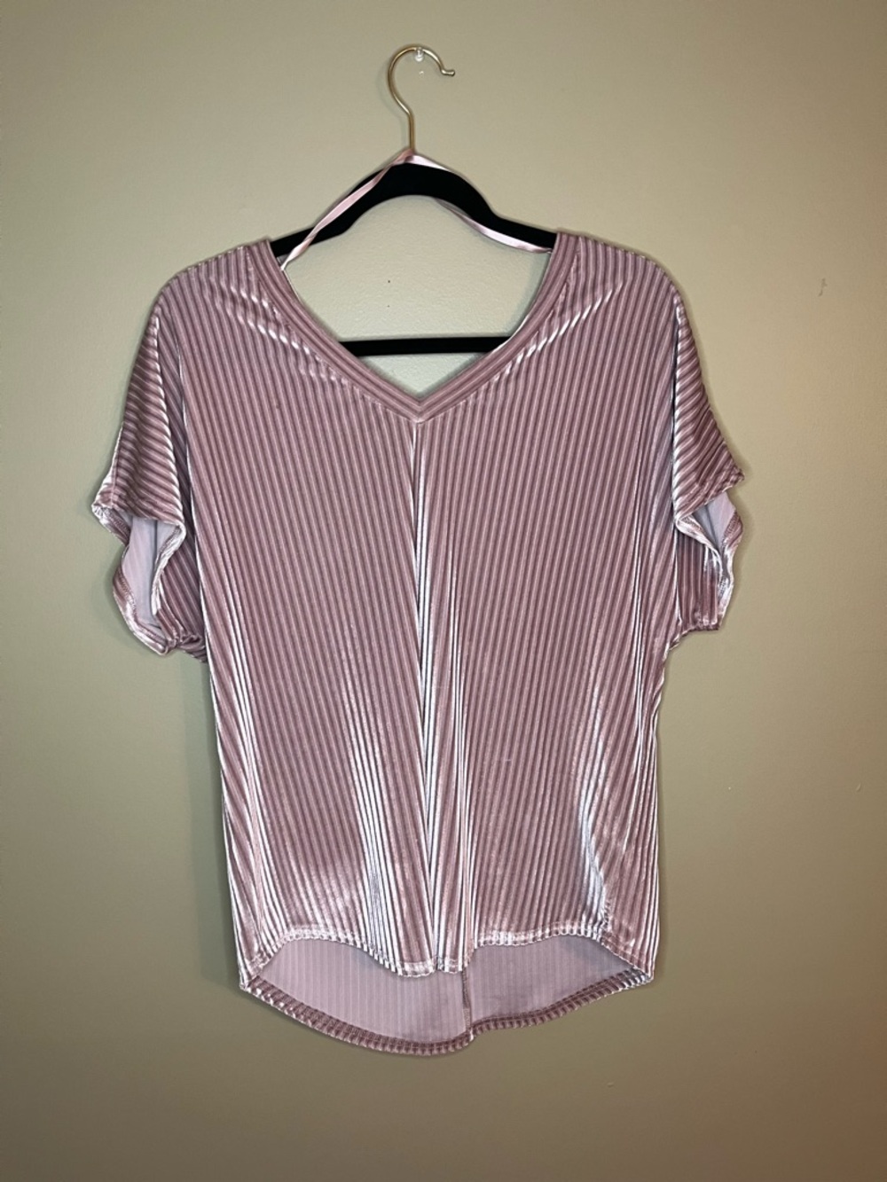 She + Sky Mauve Pink Velvet Ribbed Rosy V-Neck Short Sleeve Top Women’s Small